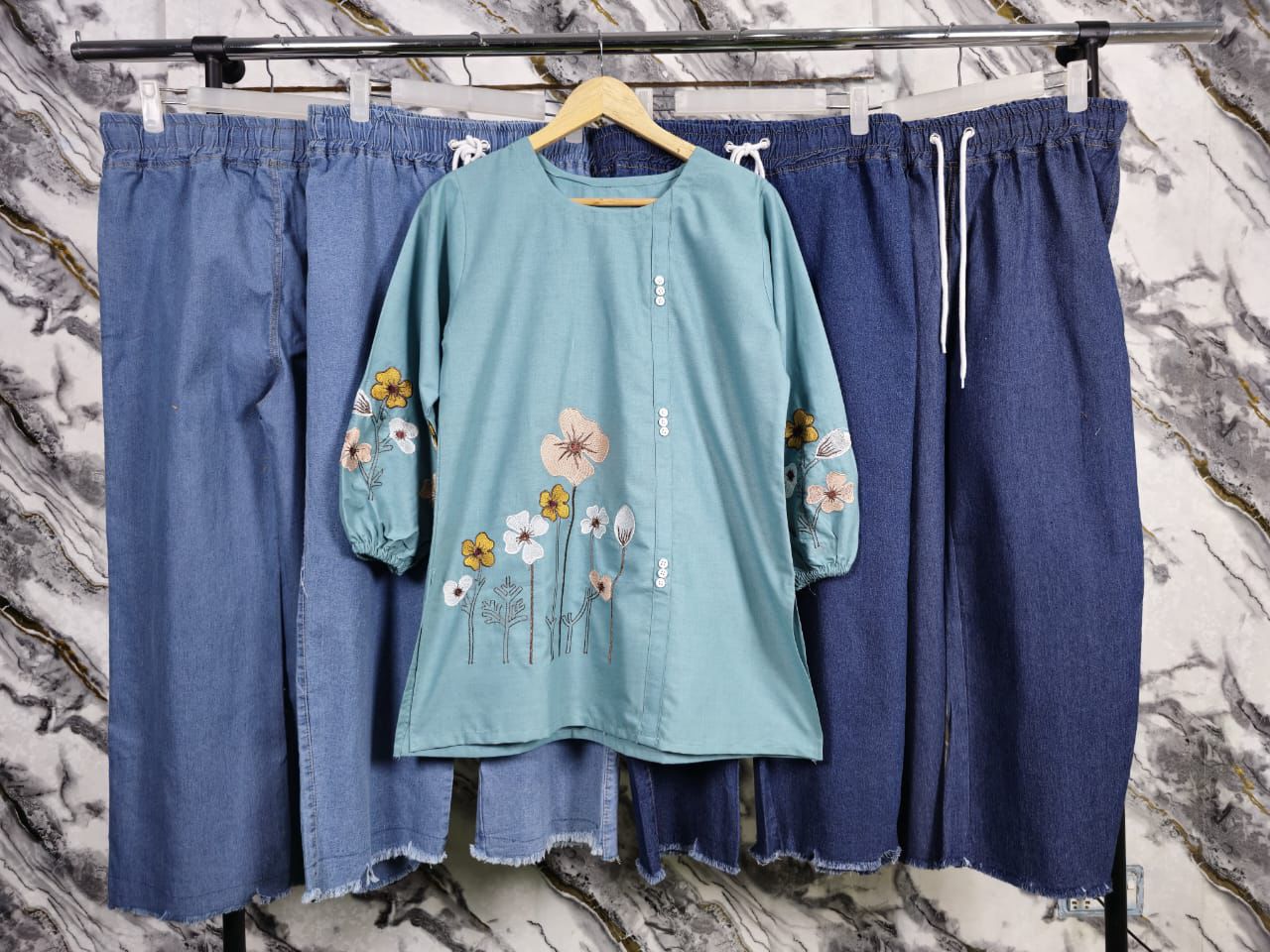 2 Pcs (Embroidery)