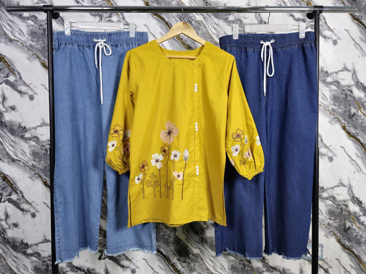 2 Pcs (Embroidery)