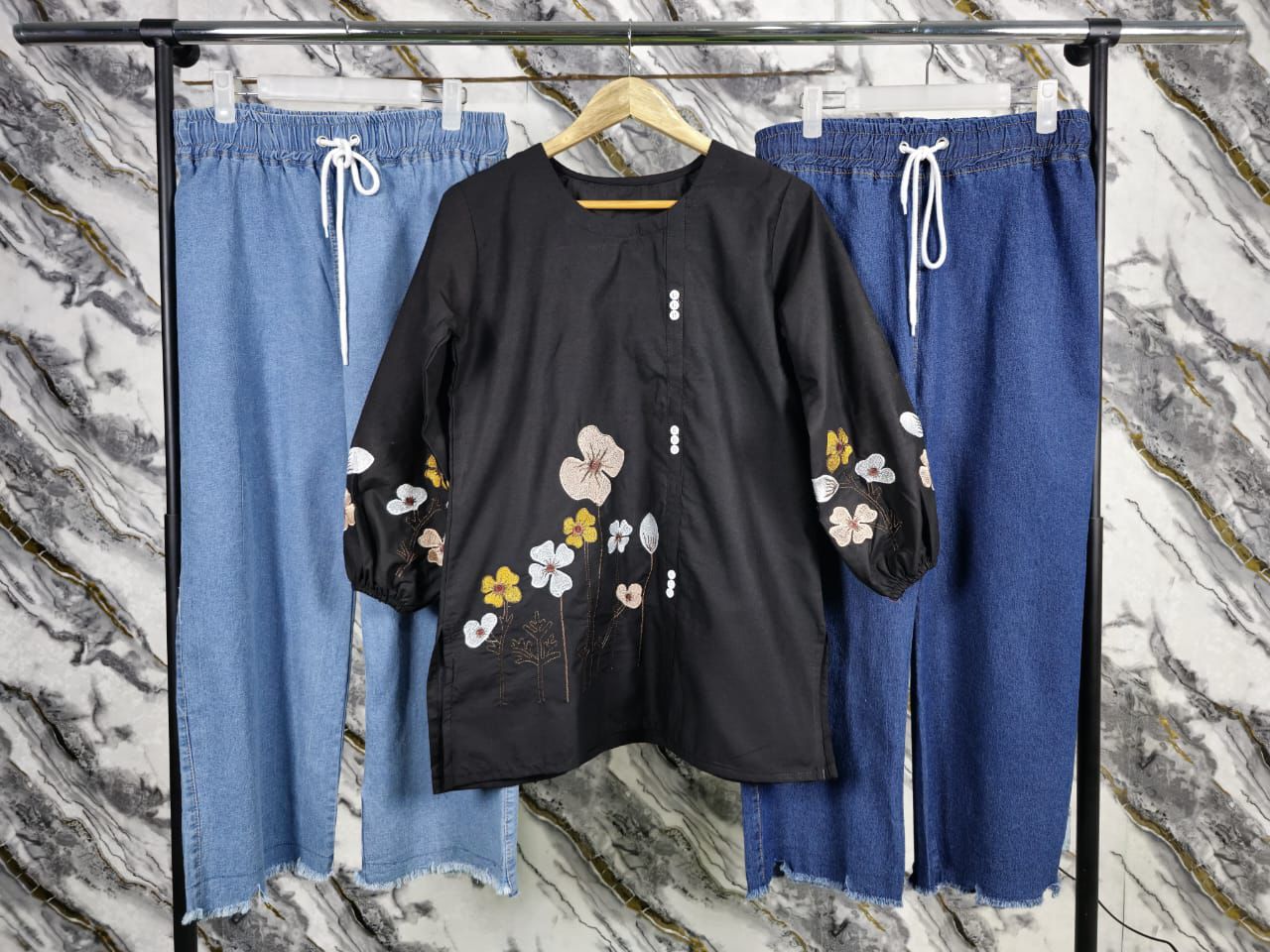 2 Pcs (Embroidery)
